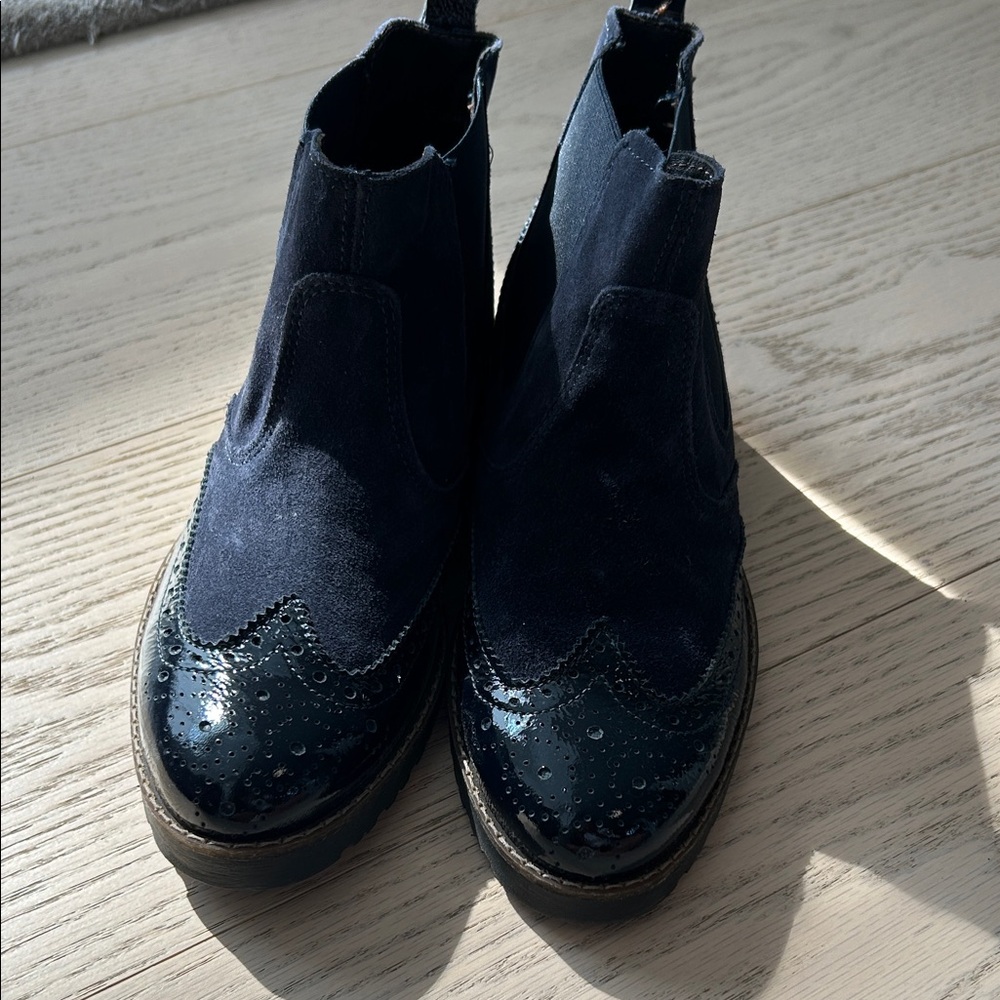 Elegant Black Ankle Boots